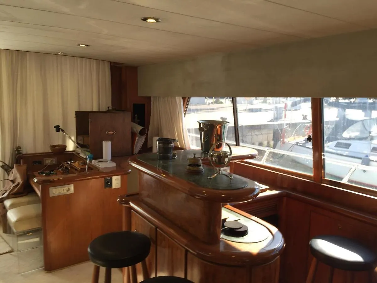 Homestay The Boathouse Apartment Malaga