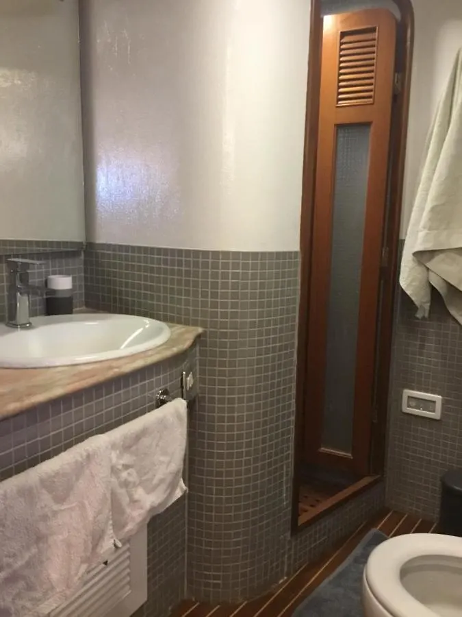 Homestay The Boathouse Apartment Malaga Spain
