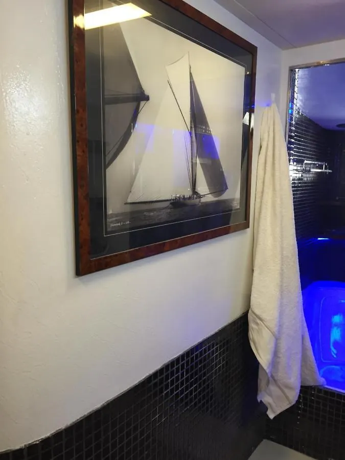 The Boathouse Apartment Malaga Homestay