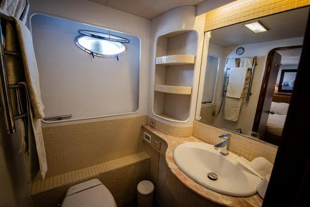 The Boathouse Apartment Malaga Homestay