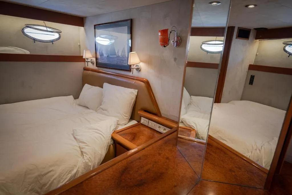 Homestay The Boathouse Apartment Malaga Spain